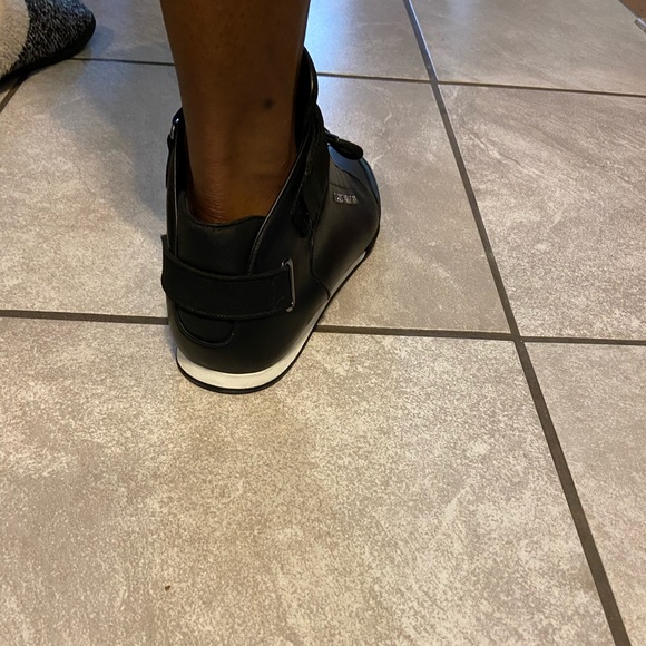 Men’s Louis Vuitton sneakers - Picture 7 of 8